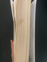 Load image into Gallery viewer, To Die For by David Baldacci: photo of the fore-edge which shows wrinkling and a minor stain.
