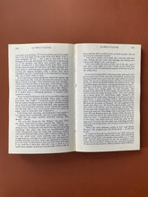 Load image into Gallery viewer, Portable Henry Lawson by Brian Kiernan: photo of the book opened at pages 264-265 which shows minor wear to the binding.
